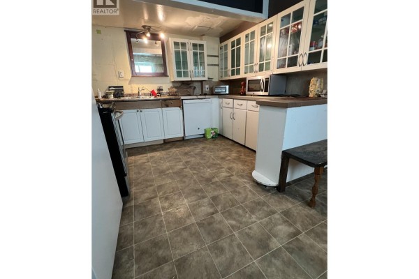 4711 Gothard Street, Vancouver, BC V5R3L1 Photo 3