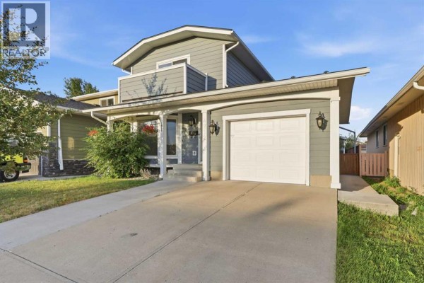 Kitchen - 4712 60 Street Ne, Calgary, AB T1Y5E8 Photo 2