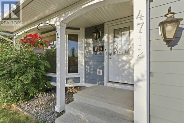 Family room - 4712 60 Street Ne, Calgary, AB T1Y5E8 Photo 4