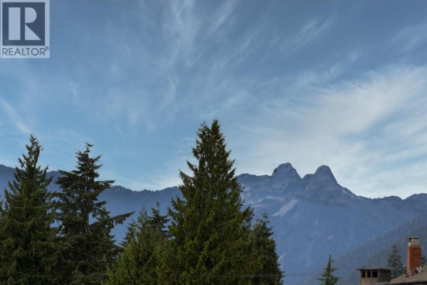 4716 Skyline Drive, North Vancouver, BC V7R3H8 Photo 3