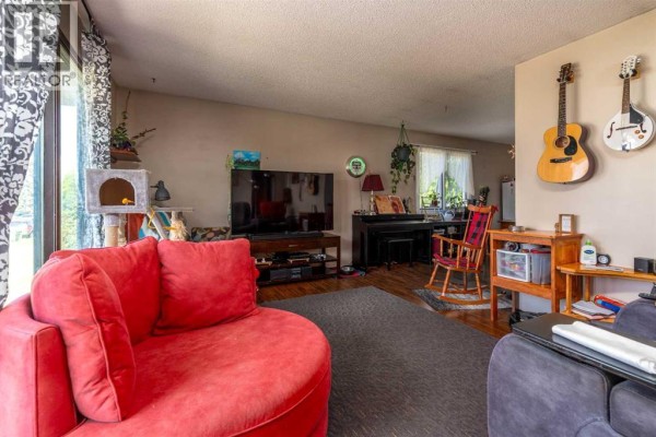 Living room - 4719 29 Street, Lloydminster, SK S9V1B1 Photo 3