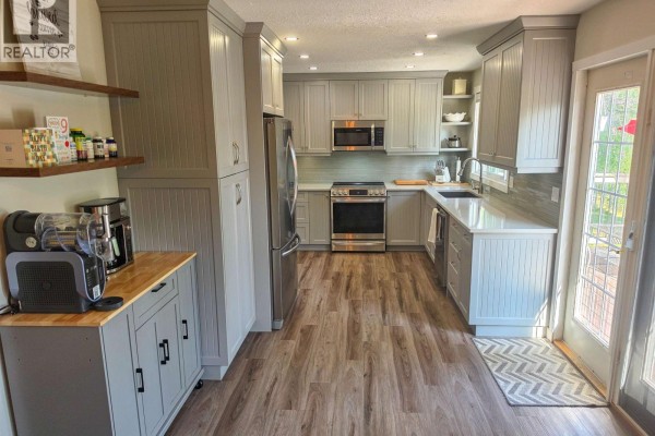 Kitchen - 472 Fiege Road, Quesnel, BC V2J5T6 Photo 2