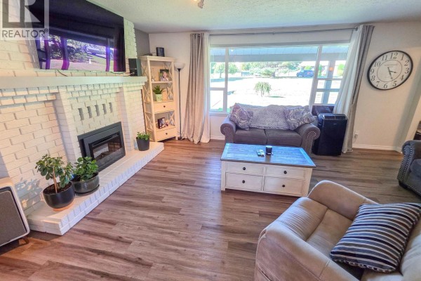 Dining room - 472 Fiege Road, Quesnel, BC V2J5T6 Photo 3