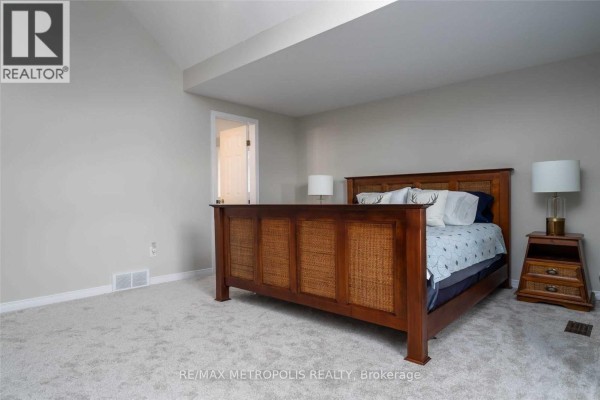472 Hidden Creek Drive, Kitchener, ON N2N3M1 Photo 4