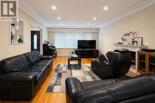4720 Pandora Street, Burnaby, BC V5C2C3 Photo 2