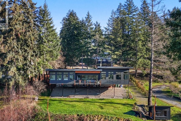 Living room - 4721 Island Hwy, Courtenay, BC V9N5Y5 Photo 2