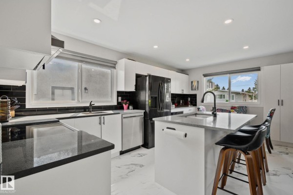 Kitchen - 4723 105 St Nw, Edmonton, AB T6H2M3 Photo 2