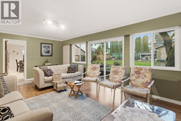 4729 Canada Way, Burnaby, BC V5G1L3 Photo 5