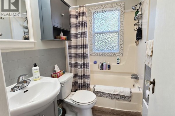 4pc Bathroom - 473 Elmwood Drive, Moncton, NB E1A2X4 Photo 4