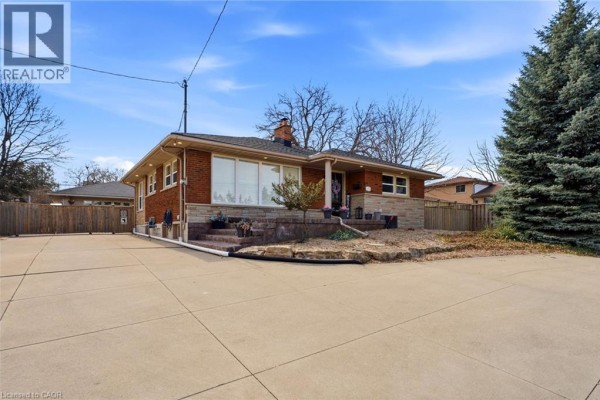 473 Mohawk Road W, Hamilton, ON, photo 2