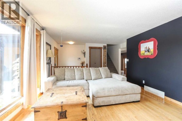Family room - 473 Pineridge Way, Pincher Creek, AB T0K1W0 Photo 4