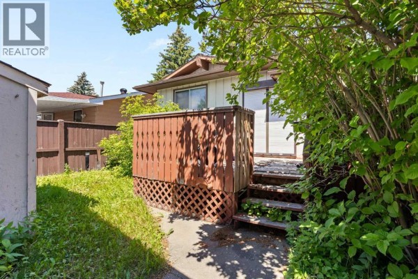 Kitchen - 4739 Rundlewood Road Ne, Calgary, AB T1Y2N7 Photo 4