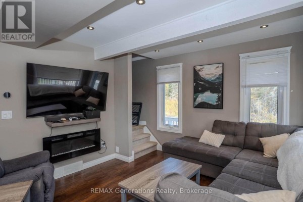 Living room - 475 Hazelwood Drive, Thunder Bay, ON P7G1Y5 Photo 3