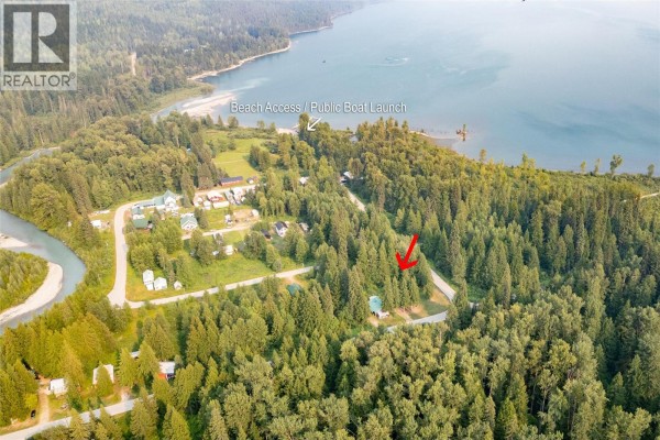 Primary Bedroom - 475 Westside Road, Trout Lake, BC V0G1R2 Photo 4