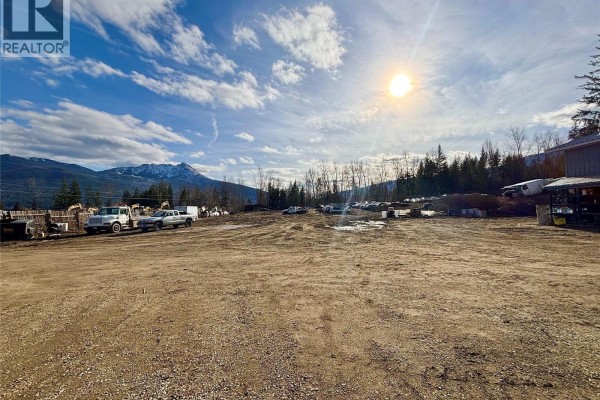 4751 5th Avenue Sw, Salmon Arm, BC, photo 3