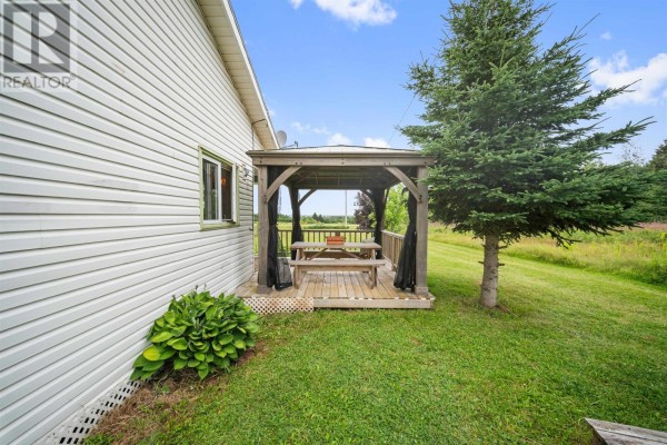 Bath (# pieces 1-6) - 4753 Route 12, Bayside, PE C0B1T0 Photo 3