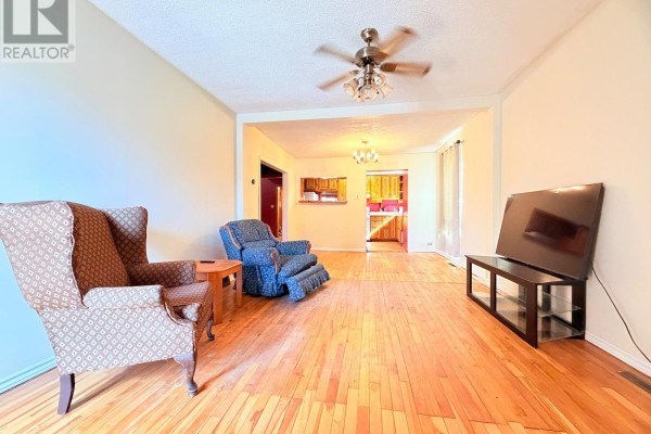 Living room - 476 Laurier Avenue, Iroquois Falls, ON P0K1G0 Photo 2