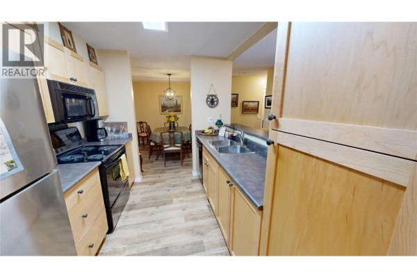 Primary Bedroom - 4765 Forsters Landing Road Unit# 204, Radium Hot Springs, BC V0A1M0 Photo 5