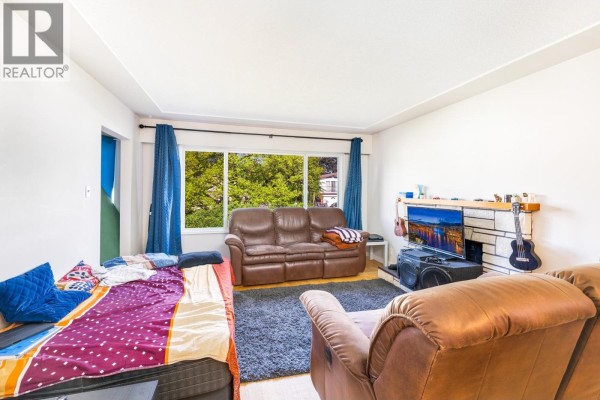 4766 Gothard Street, Vancouver, BC V5R3K9 Photo 5