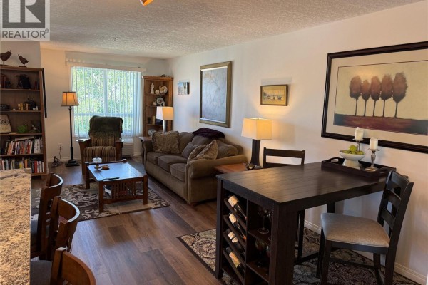 Primary Bedroom - 4769 Forsters Landing Road Unit# 215, Radium Hot Springs, BC V0A1M0 Photo 4