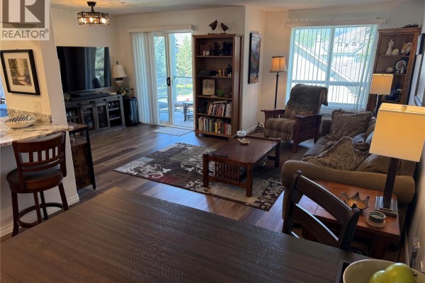 Living room - 4769 Forsters Landing Road Unit# 215, Radium Hot Springs, BC V0A1M0 Photo 5