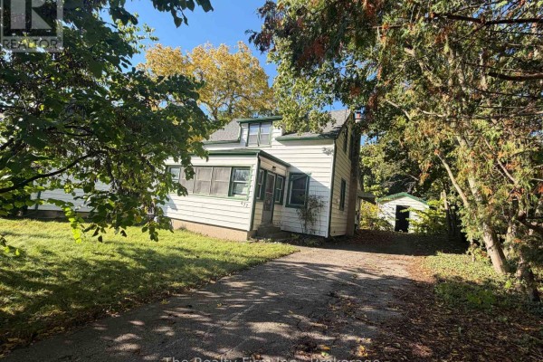 477 Henry Street, Woodstock