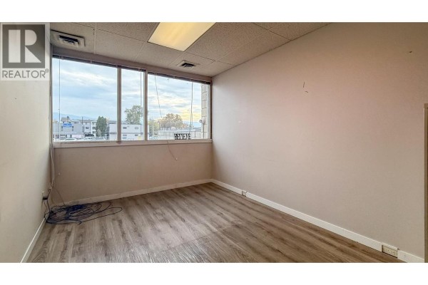 477 Leon Avenue, Kelowna, BC, photo 3