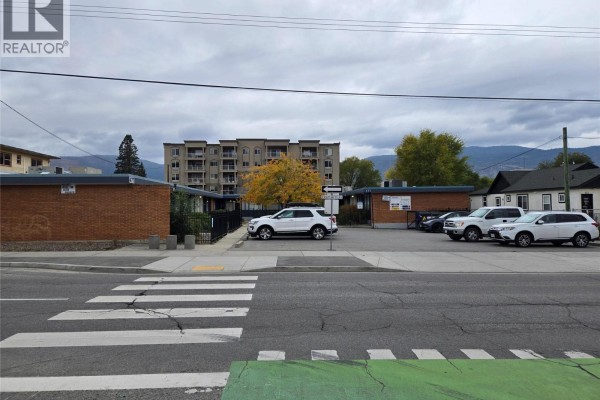 477 Martin Street, Penticton, BC V2A5L2 Photo 4