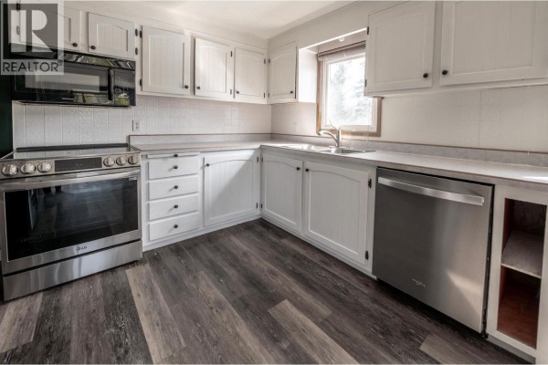 4pc Bathroom - 4771 Baillie Grohman Avenue, Canal Flats, BC V0B1B0 Photo 5
