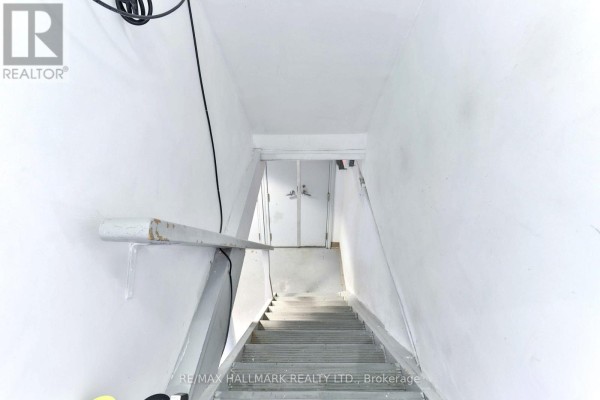 478 Cosburn Avenue, Toronto, ON M4J2N5 Photo 4