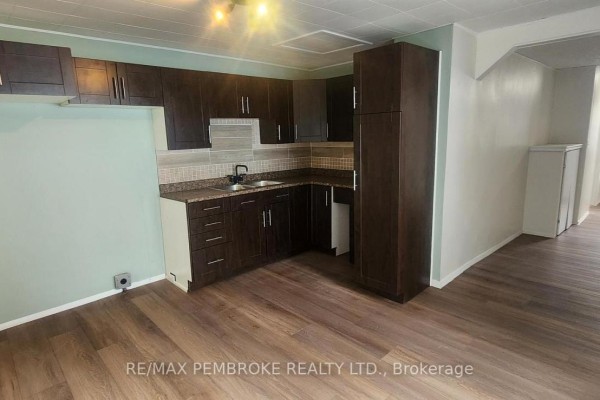 478 Ramsey Street, Pembroke, ON K8A4Y3 Photo 2