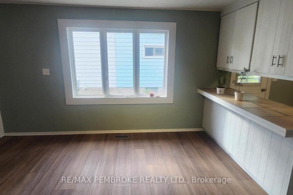 478 Ramsey Street, Pembroke, ON K8A4Y3 Photo 4