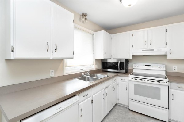 Primary Bedroom - 478 Rosewood Drive, Steinbach, MB R5G0H4 Photo 4