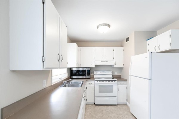 Bedroom - 478 Rosewood Drive, Steinbach, MB R5G0H4 Photo 5
