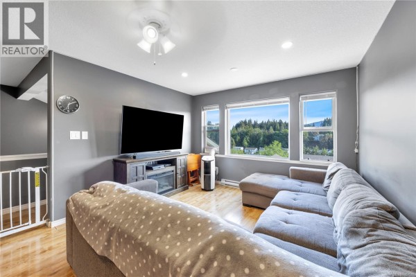 4780 Fairbrook Cres, Nanaimo, BC, photo 2