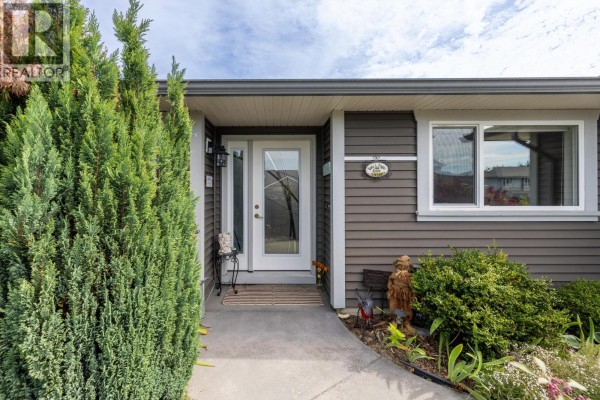 4784 Tamarack Place, Sechelt, BC V7Z0E8 Photo 3
