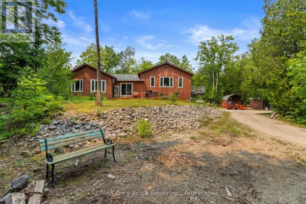 Living room - 479 Dyers Bay Road, Northern Bruce Peninsula, ON N0H1Z0 Photo 4