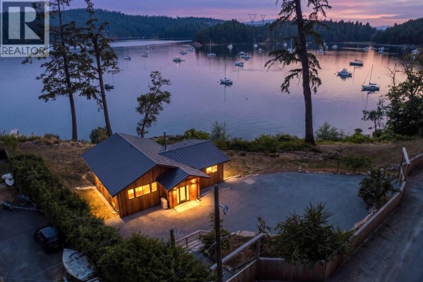 479 Montague Park Road, Galiano Island, BC V0N1P0 Photo 2