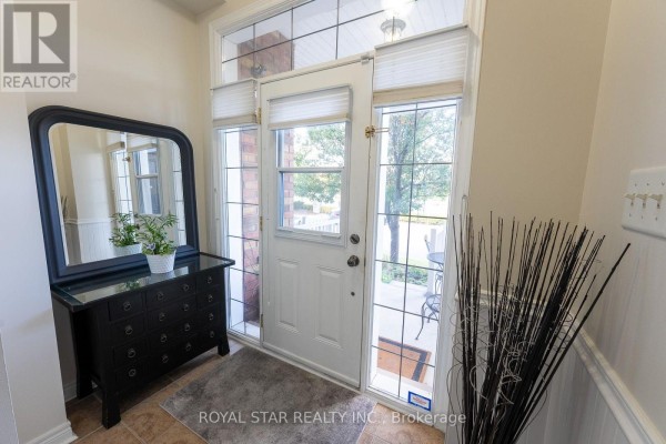 Living room - 479 Vodden Street E, Brampton, ON L6S0C7 Photo 4