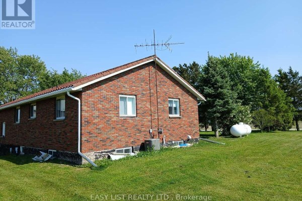 4792 Langbank Line, Dawn Euphemia, ON, photo 2