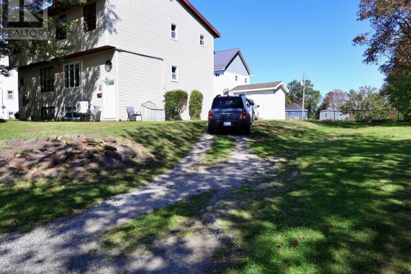 3pc Bathroom - 47a Court Street, North Sydney, NS B2A2X8 Photo 4