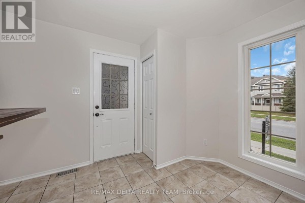 Kitchen - 900 Longfields Drive, Ottawa, ON K2J5K6 Photo 3