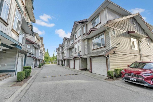 48 12585 72 Avenue, Surrey, BC V3W1R9 Photo 2