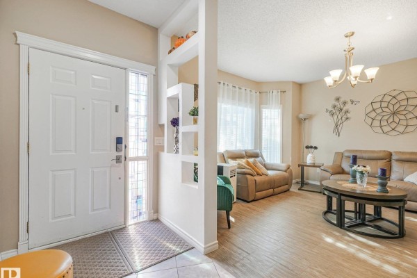 Kitchen - #48 1780 Glastonbury Bv Nw, Edmonton, AB T5T6P9 Photo 3