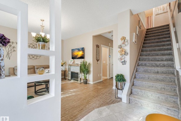 Family room - #48 1780 Glastonbury Bv Nw, Edmonton, AB T5T6P9 Photo 4