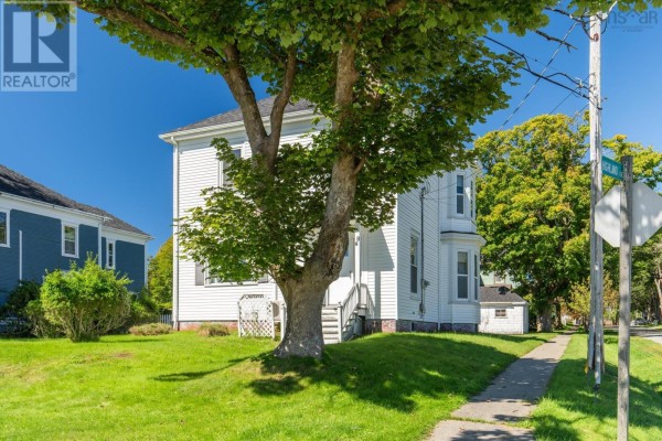 48 Albert Street, Yarmouth, NS, photo 2