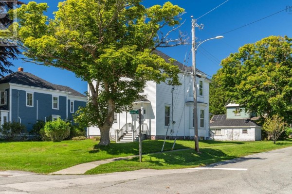Living room - 48 Albert Street, Yarmouth, NS B5A3N6 Photo 4
