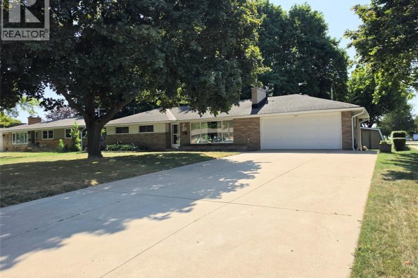 Laundry room - 48 Ardleigh Drive, Chatham, ON N7L0B4 Photo 2