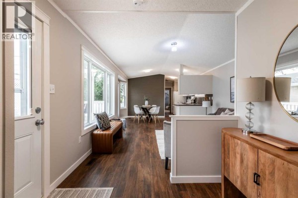 Living room - 48 Chartwell Place Se, Medicine Hat, AB T1B0E4 Photo 5