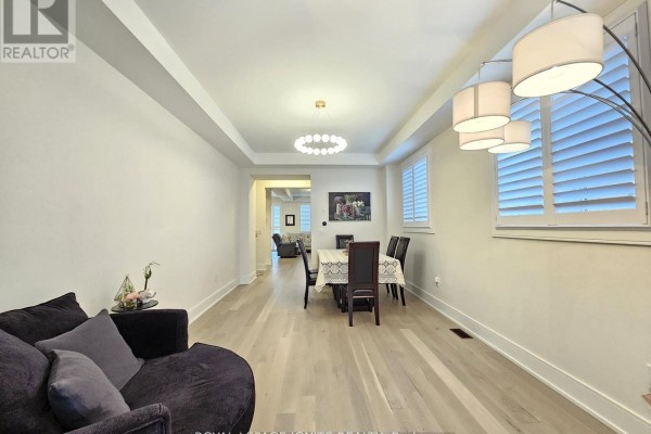 Family room - 48 Duxbury Road, Brampton, ON L6R4E3 Photo 3